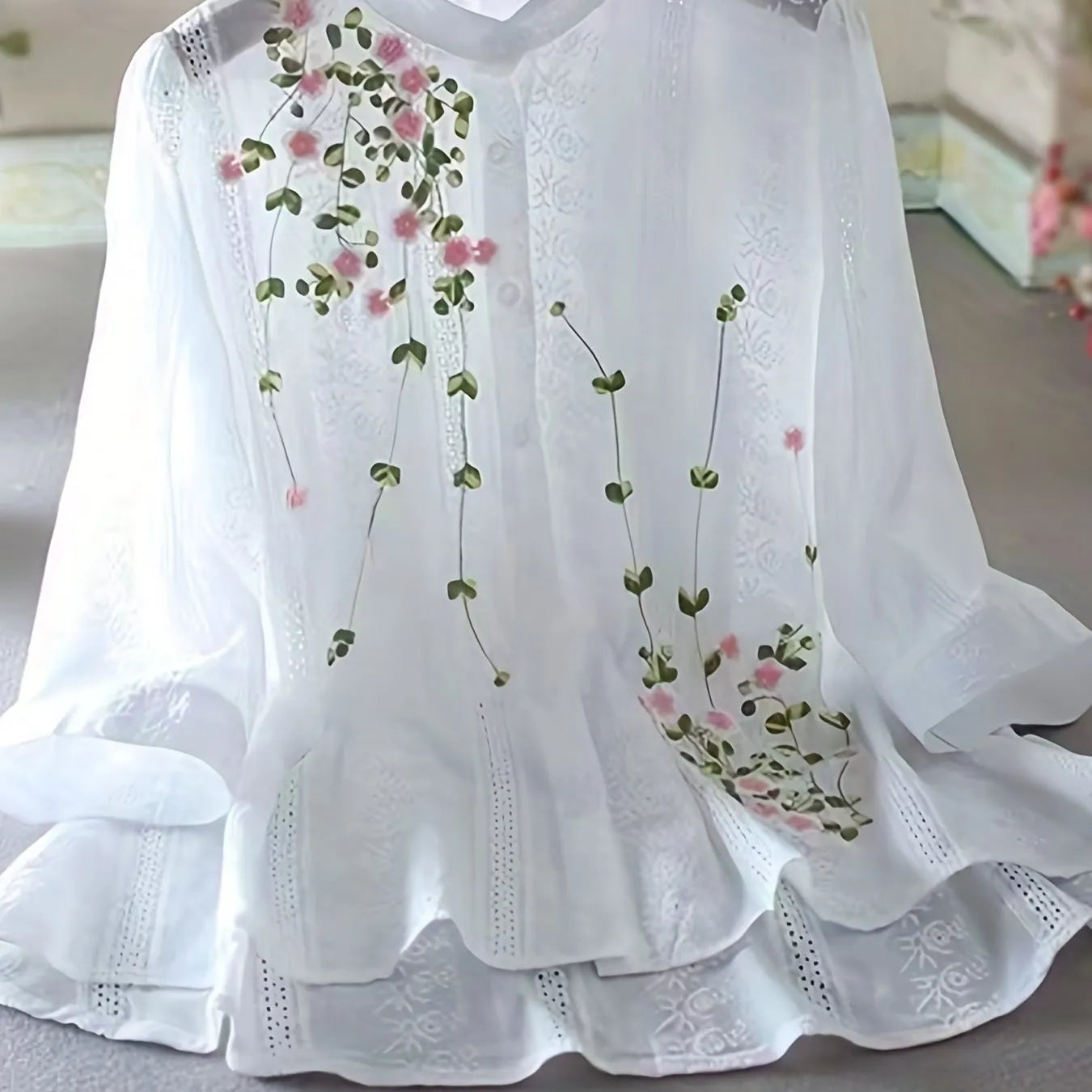 BlütenCharme | Damen Bluse mit zarter Blumenstickerei