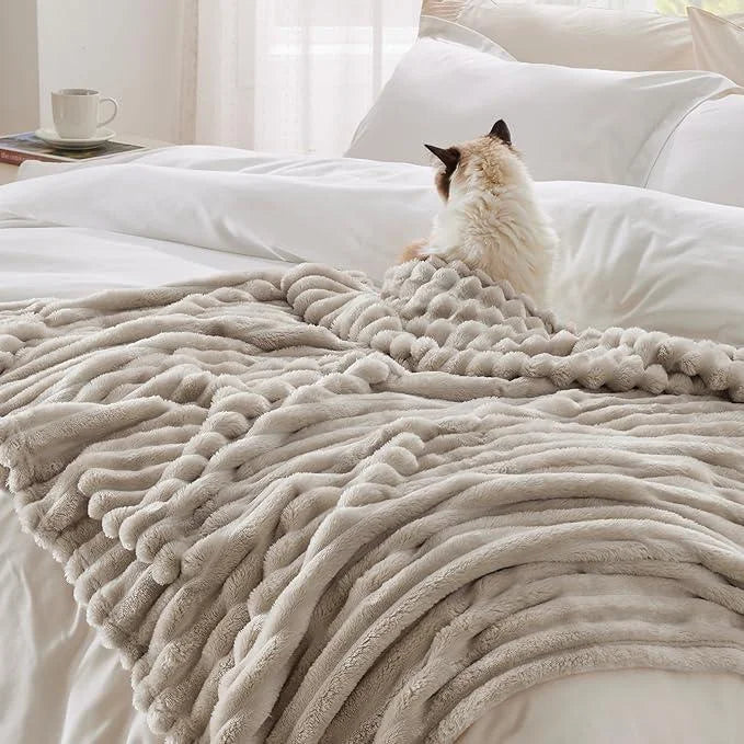 FlauschDecke | Luxuriöse Kuscheldecke für ultimativen Komfort