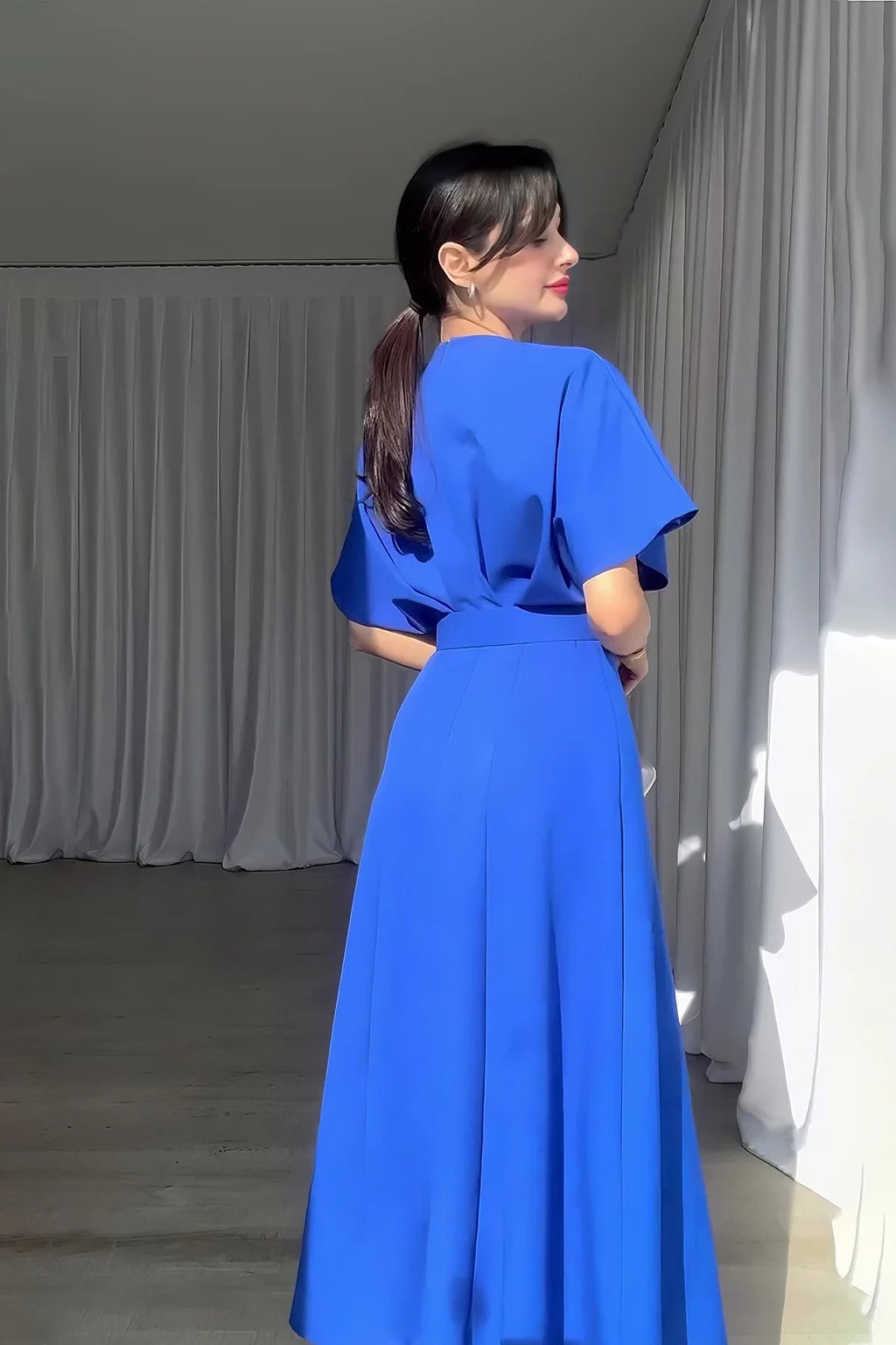 GrazieStil | Kurzarm Kleid mit Taillengürtel und edler Silhouette