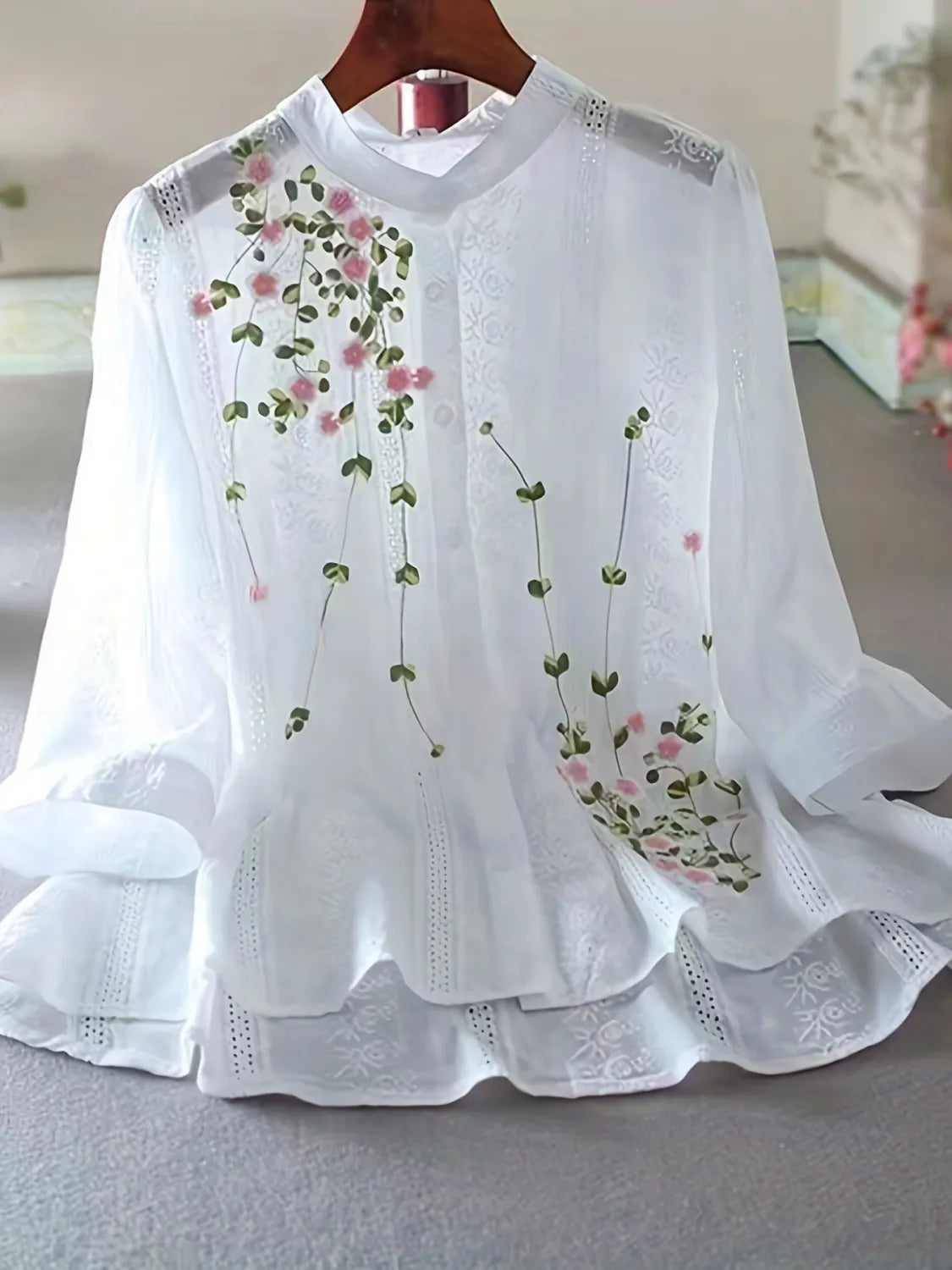 BlütenCharme | Damen Bluse mit zarter Blumenstickerei