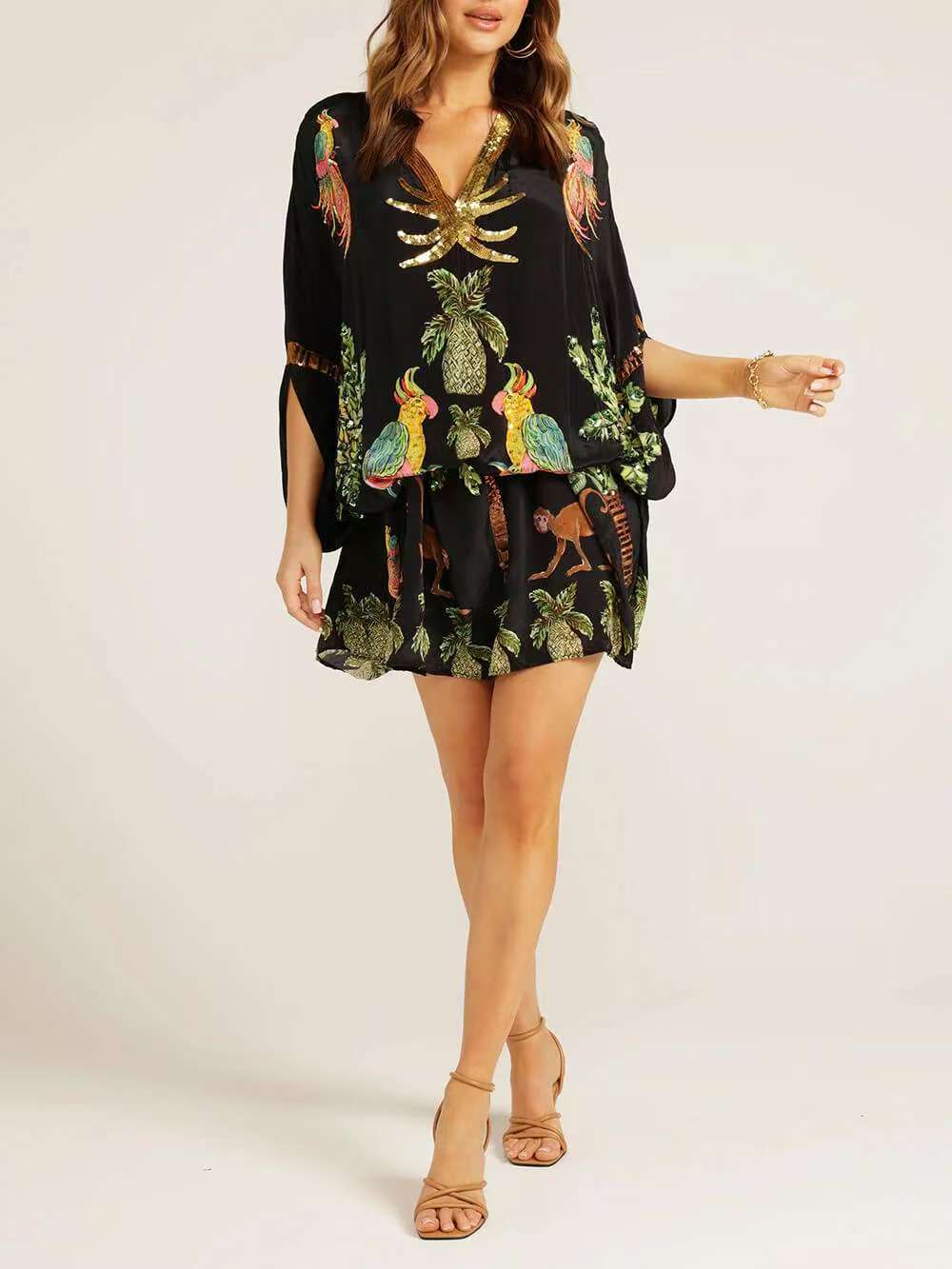 TropenFlair | Weites Maxikleid mit Papageien-Print und V-Ausschnitt