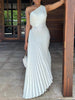 GrazieLinie | Asymmetrisches Plisseekleid mit Ausschnitt-Detail