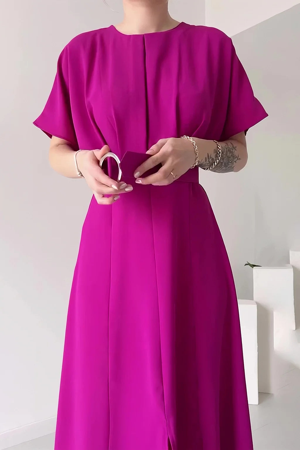 GrazieStil | Kurzarm Kleid mit Taillengürtel und edler Silhouette