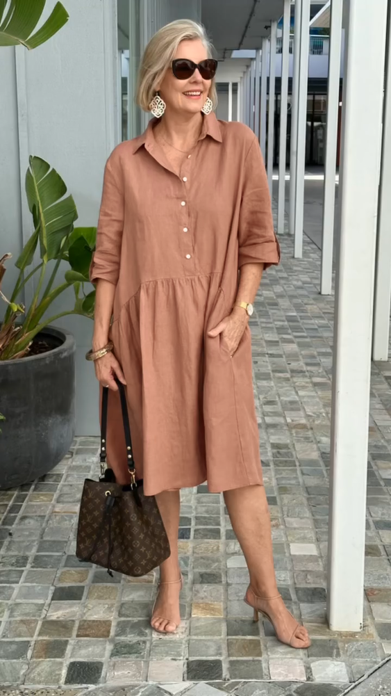 LeinenCharme | Elegantes Leinenkleid mit Knopfleiste