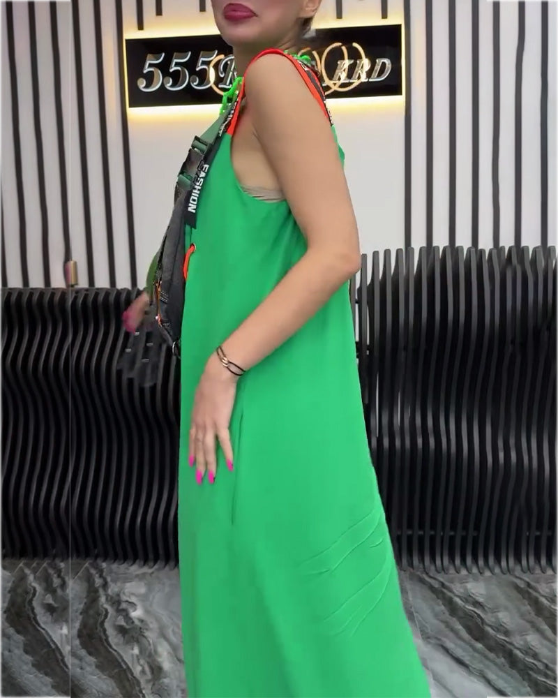 StilGefühl | Lässiges Trägerkleid mit Kordeldetails und Statement-Drucken