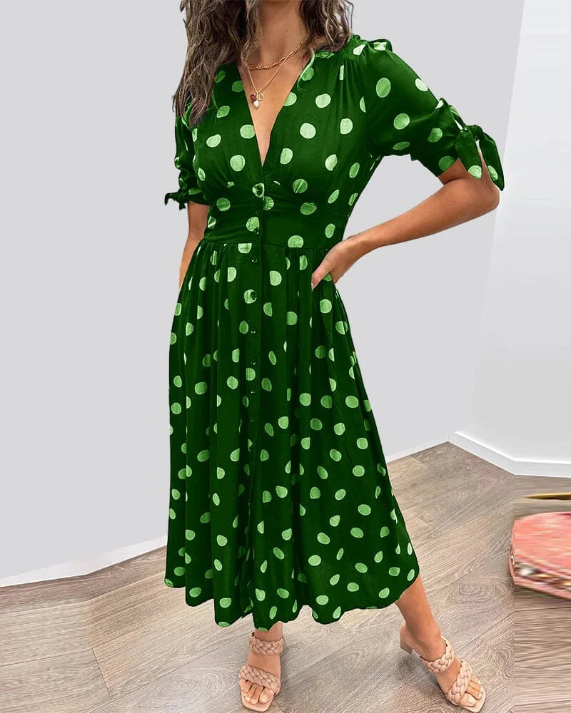 RetroSchick | Feminines Midikleid mit Polka-Dots & Knopfleiste