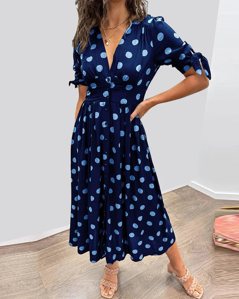 RetroSchick | Feminines Midikleid mit Polka-Dots & Knopfleiste