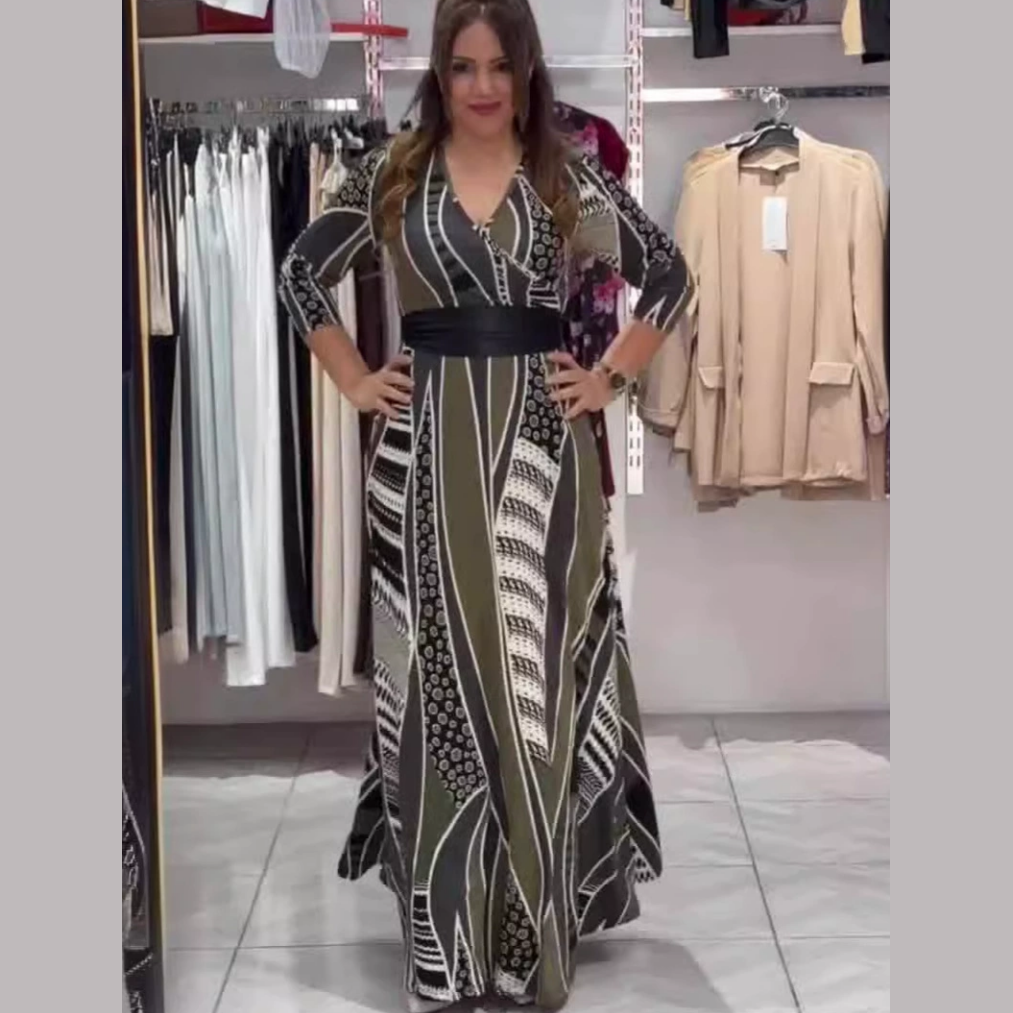 Stilreich | Maxikleid mit abstraktem Muster und Taillengürtel