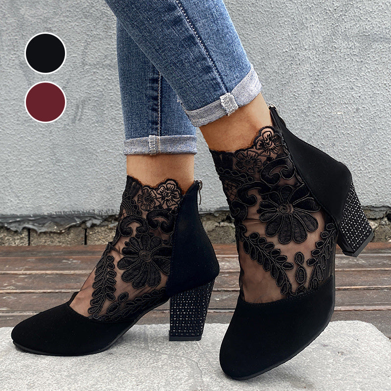 Modeabsätze | Stiefeletten mit Spitzeneinsatz und Blockabsatz