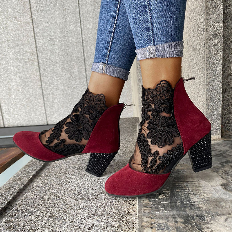 Modeabsätze | Stiefeletten mit Spitzeneinsatz und Blockabsatz