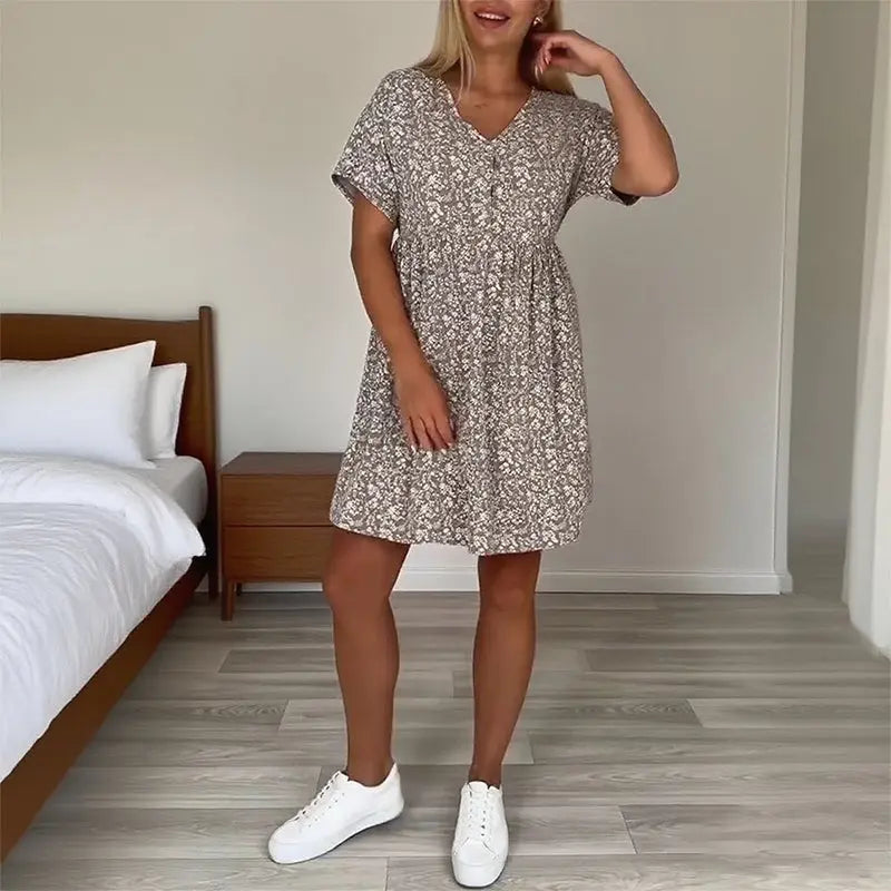 StadtGlanz | Leichtes Minikleid mit Modernem Muster