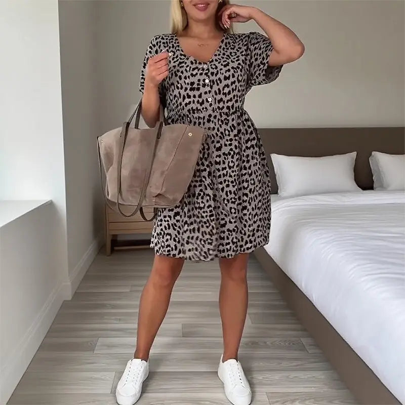 StadtGlanz | Leichtes Minikleid mit Modernem Muster