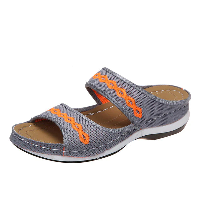 Die orthopädischen Sandalen aus Leder