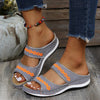 Die orthopädischen Sandalen aus Leder