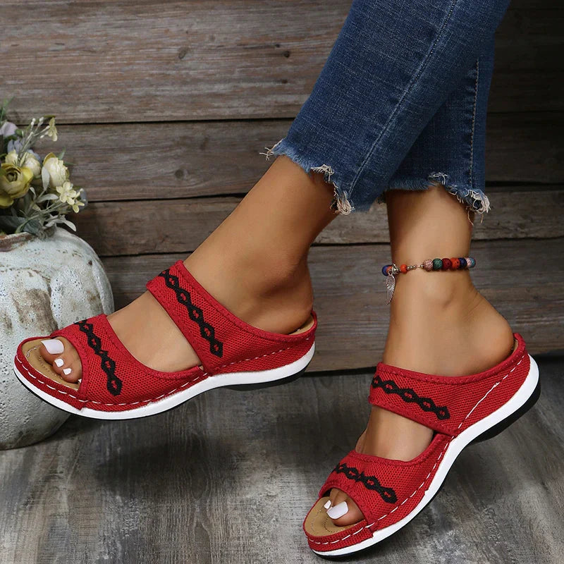 Die orthopädischen Sandalen aus Leder